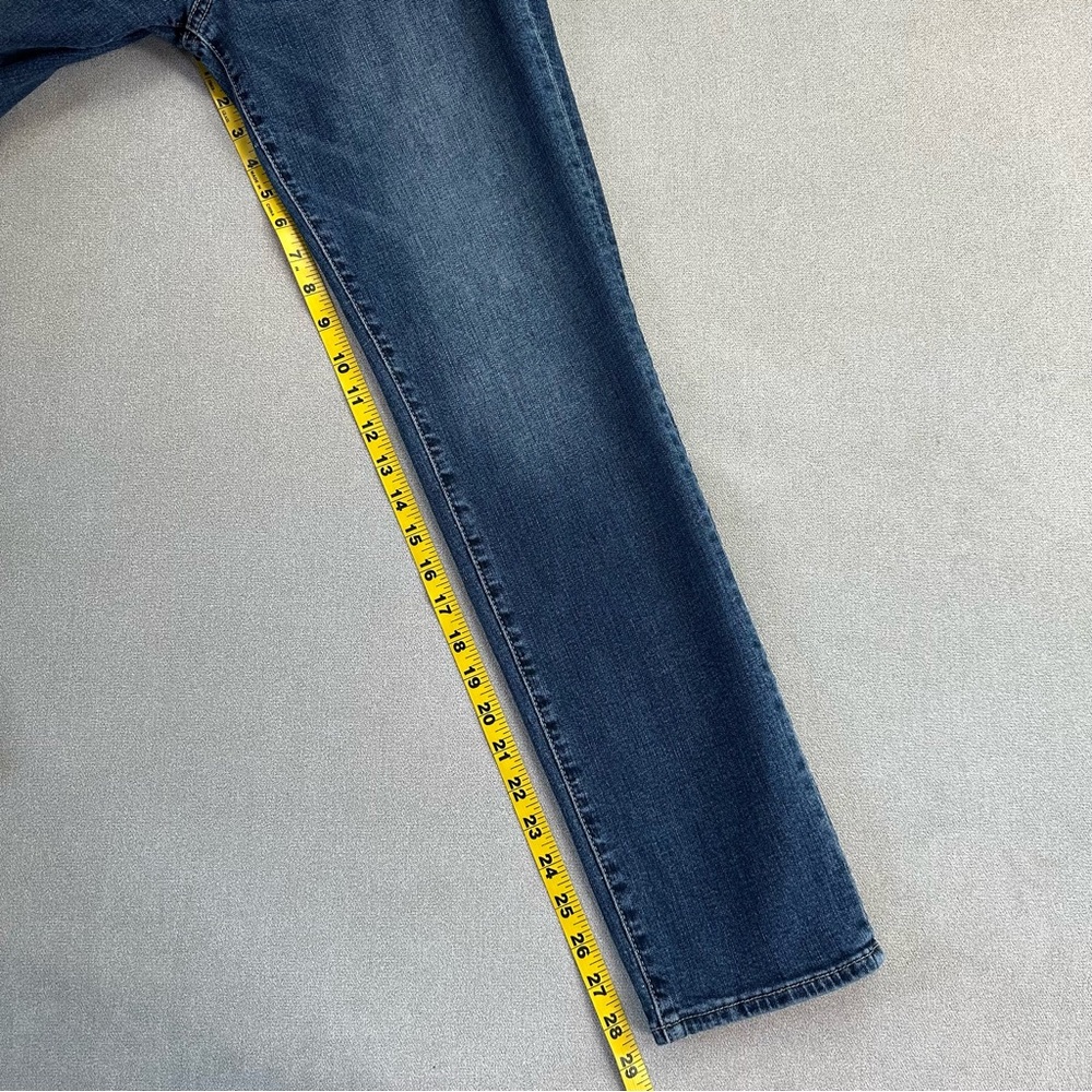 Kut from the Kloth Katy Boyfriend Jeans. Size 6. Dark Wash. - Picture 7 of 7